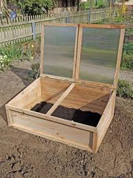 Ein Fruhbeet Bauen Und Bepflanzen Fruhbeet Bauen Garten Garten Gewachshaus