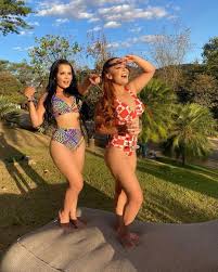 Maiara e Maraisa postam foto de biquíni: Passando vergonha no TikTok