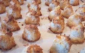 Rochers Noix De Coco Aux Fruits Confits Rocher Noix De Coco Recettes De Patisserie Recette Patisserie