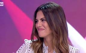 Rai 2 è disponibile in diretta streaming sul sito ufficiale della rai. Detto Fatto Bianca Guaccero Torna In Diretta Da Rai 2 A Instagram Il Format Anti Coronavirus Libero Quotidiano