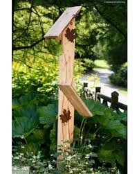 Herrlich Eingewachsener Garten In Idyllischer Und Ruhiger Lage Am Waldrand Mit Dem Standvogelhaus Finden Heimische Vogel Mit Bildern Outdoor Dekorationen Vorgarten Garten