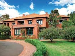 Check spelling or type a new query. Actors Reg Gorman And Judith Roberts Sell In St Kilda East Realestatesource
