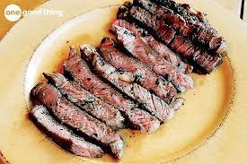This Unusual Cooking Method Makes Perfect Steaks Like Magic Cooking Steak On Grill Cooking Grilled Meat Recipes