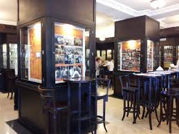 This collection of home decor will give your house that classic primitive american feel with throwback prints, textures, and patterns that lift your spirits and make you feel right at home. Old Photos New Decor Classic American Feel Picture Of Sloppy Joe S Bar Cuba Tripadvisor