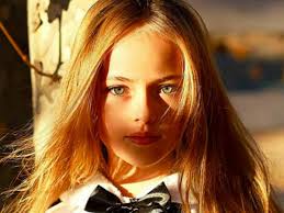 Mais, qui est véritablement cette pépite. Kristina Pimenova A 10 Ans La Plus Jolie Petite Fille Du Monde Fait Debat Femme Actuelle Le Mag