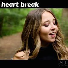 Savannah Dew's Instagram, Twitter & Facebook