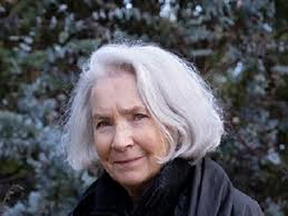 Robyn Mayo's Instagram, Twitter & Facebook