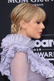 Billboard Music Awards 2019: Taylor Swift in Raisa & Vanessa: IN or OUT?