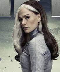 1) rogue's first costume was a green suit including a hood, thus nearly covering her entire body, fearing she would at the same time, she started to let her hair grow out. Anna Paquin As Rogue In X Men Days Of Future Past Celebrity Wigs Haute Hair Marvel Rogue