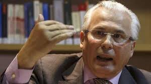 Garzón apoya en Vilagarcía la iniciativa de homenaje al represaliado juez Luis  Pando