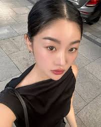 Elaine Cha (elaineechaa)