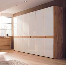 So sorgen schränke für ordnung > vom schlafzimmer bis zur küche. Clevere Hulsta Kleiderschranke In Edeloptik Bei Mobel Hoffner