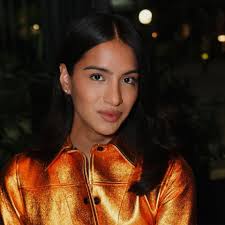 Lo difícil pero increíble que fue este año, un año donde me abrace  muchísimo a mi misma, donde aprendí, solté, reí, lloré, amé, me cansé pero  seguí. Que trabaje con gente divina