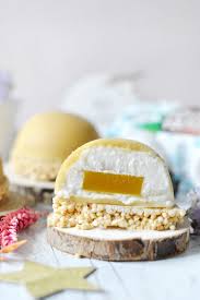 Domes Coco Chocolat Blanc Coeur Fruits Exotiques Avec Les Petites Pousses Sweet Sour Desserts A L Assiette Idee Dessert Chocolat Blanc