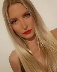 Vicky Martino's Instagram, Twitter & Facebook