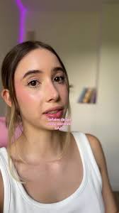 Carla Constant Con El Pelo Corto