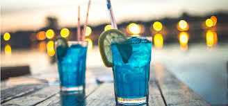 The cocktail gets its color from blue curacao, which is combined with gin and triple sec. Ricetta Ingredienti E Altre Cose Da Sapere Sul Cocktail Angelo Azzurro