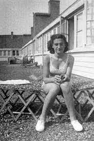 Voir plus d'idées sur le thème margot frank, anne frank, visage homme. Pin On History And Historical People