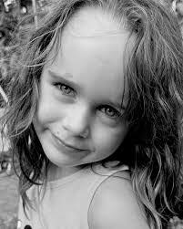 Warren Divers's Instagram, Twitter & Facebook