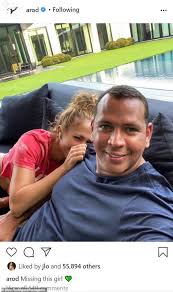 Jlo and her daughter singing 39 39 limitless 39 39 live in los angeles. Jennifer Lopez Posts A Photo Of Her Daughter Emme 13 Crying Amid Split From Alex Rodriguez Australiannewsreview