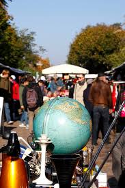 Jeden Sonntag Flohmarkt Strassenkunstlern Und Karaoke Im Mauerpark Berlin Visit The Flea Market Every Sunday Flohmarkt Berlin