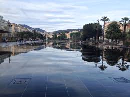 Nice Miroir D Eau Coulee Verte Nice Vert