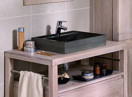 Pour commencer, la taille de la table et sa position dans la pièce doit permettre un espace de passage d'environ 80cm avec un mur ou un autre meuble comme un buffet de salle à manger. Amenager Une Salle De Bains Galerie Photos De Dossier 280 359