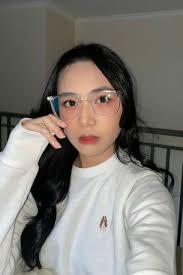 kalian terlalu fokus sama zee yang grad sampe lupa sama gita yang udah 6  tahun di jkt, btw selamat untuk zee semoga diluar sana makin terkenal