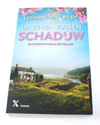 Ieder boek van de razend populaire serie van lucinda riley komt steevast de bestsellerlijsten binnenstormen om er vervolgens wekenlang te blijven. De Zeven Zussen 3 Schaduw Lucinda Riley 9789401608718 Boeken Bol Com