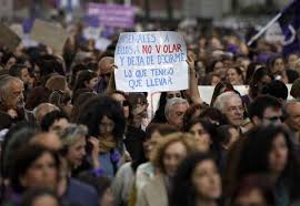 Nessa conjunção de carnaval e militância, o movimento feminista tem marcado presença de atualmente, há quem defenda que atravessamos a quarta onda feminista, há quem fale da. Manifestacao Feminista Em Madri Contra A Cultura Do Estupro