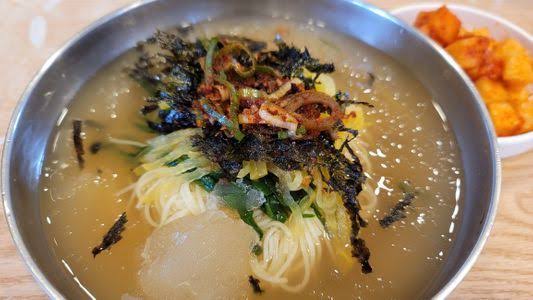 군침군침 차가운 잔치국수 - 윾머 채널