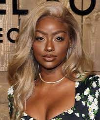 13 Celebs Who Ll Give You Major Hair Color Envy And Maybe A Little Fomo In 2021 Dark Skin Blonde Hair Blonde For Dark Skin Black Girl Hair Colors