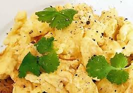 Diese Zutat Gehort Auf Keinen Fall Ins Ruhrei Und Doch Machen Sie Es Immer Wieder Falsch Rezepte Lebensmittel Essen Essen