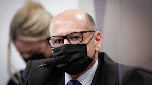 Dimas disse que yang wanming, embaixador da china no brasil, relatou que o país asiático estava inconformado com algumas declarações feitas pelo o diretor também disse que o brasil poderia ter saído na liderança mundial em vacinações. 6mdookcb5p9jhm