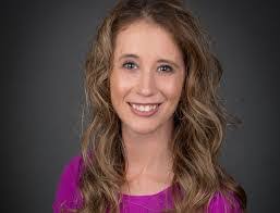 Lori Macneil's Instagram, Twitter & Facebook