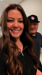 Lindsay Kelly's Instagram, Twitter & Facebook