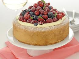Preparata con pan di spagna al cioccolato e farcita con morbida crema e ciliegie. Pan Di Spagna Alto E Soffice Con Crema Chantilly