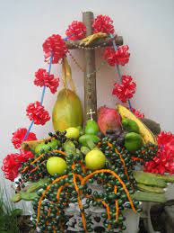 El día de la cruz es una celebración religiosa que anuncia la llegada de la época lluviosa y el inicio del período en el salvador, consiste en colocar una cruz de palo de jiote en el jardín, patio o terrenos donde se cultiva, se adorna con diversos. Dia De La Cruz Costumbres Y Tradiciones De El Salvador