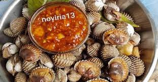 Kerang adalah jenis makanan laut yang boleh dimasak dengan menggunakan pelbagai kaedah mudah. Mencicipi Kerang Rebus Dengan Sambal Nanas Sehat Tingkatkan Daya Tahan Tubuh