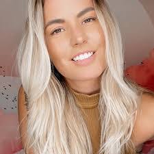 April Elizabeth's Instagram, Twitter & Facebook