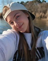 Lindsey LeDoux (@lindseyledoux) • Instagram photos and videos