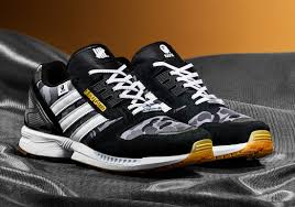Menerusi gambar itu, para peminat kasut atau sneakerheads di malaysia perasan kasut tersebut bukanlah original atau kata. Bape X Undefeated Team Up On The Adidas Zx 8000 Pochta