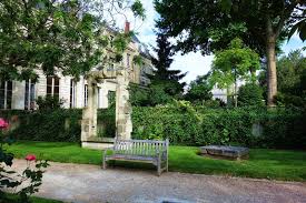 Paris Jardins Des Archives Nationales Une Traversee Hors Du Temps A La Beaute Saisissante Iiieme Rue Des Archives Paris Parc Et Jardin Paris