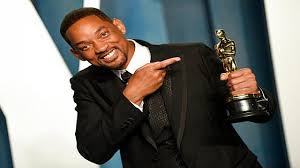 Zunächst lachte will smith noch über den witz von chris rock, . 15fkgybyuh3shm