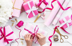 60 x geschenkpapier 70cm x 2 meter z.b. So Verpackst Du Deine Geschenke Zur Babyparty Oder Geburt Baby Belly Party Blog