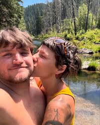 Molly Bender (@mollyisapsychic) • Instagram photos and videos