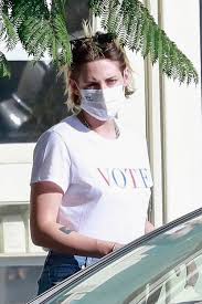 Meyer kicked off stewart's birthday weekend on saturday, april 10, with an instagram. Kristen Stewart Encourages Voting On Girlfriend Dylan Meyer S Instagram