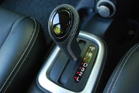 Masalah gearbox ini amat kerap berlaku dan paling menyusahkan bila gear jadi tidak terkawal bilamana sering saja bertukar. Gear Kereta Auto Kepoh Kuat