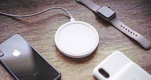 iphoneを簡単にワイヤレス充電できるベルキンのqiパッドレビュー ベルキン belkin ワイヤレス充電 ガジェット プラスチックケース 充電器 iphoneケース