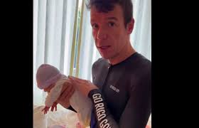 Hace poco el ciclista colombiano compartió en su cuenta de instagram una fotografía familiar que causó sensación entre sus fanáticos y no es para menos. Rigoberto Uran Y Su Hija Se Hicieron Virales Con Este Video
